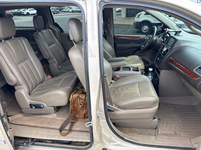 2013 Chrysler Town & Country Touring