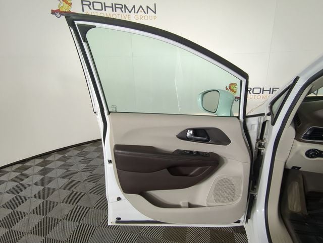 2017 Chrysler Pacifica Touring L