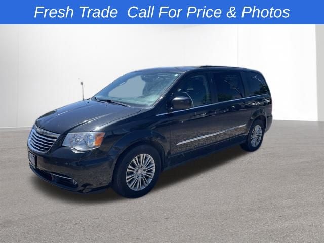 2016 Chrysler Town & Country Touring-L