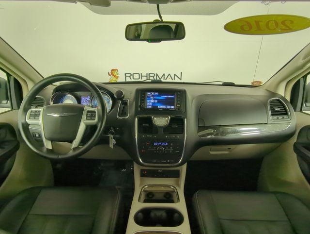 2016 Chrysler Town & Country Touring-L