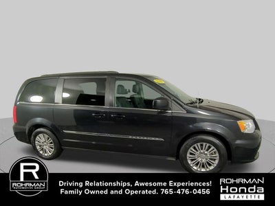 2016 Chrysler Town & Country Touring-L