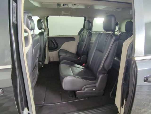 2016 Chrysler Town & Country Touring-L