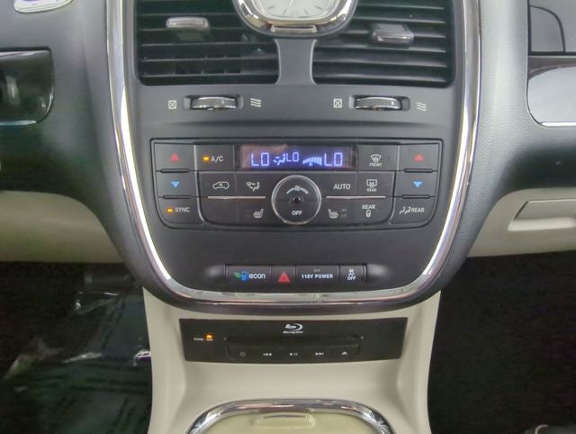 2016 Chrysler Town & Country Touring-L
