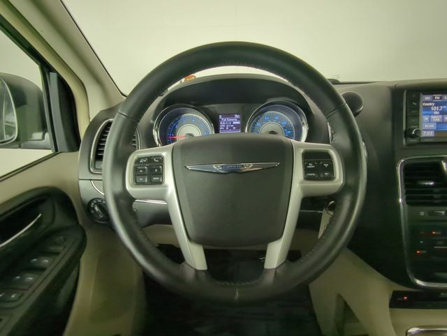 2016 Chrysler Town & Country Touring-L