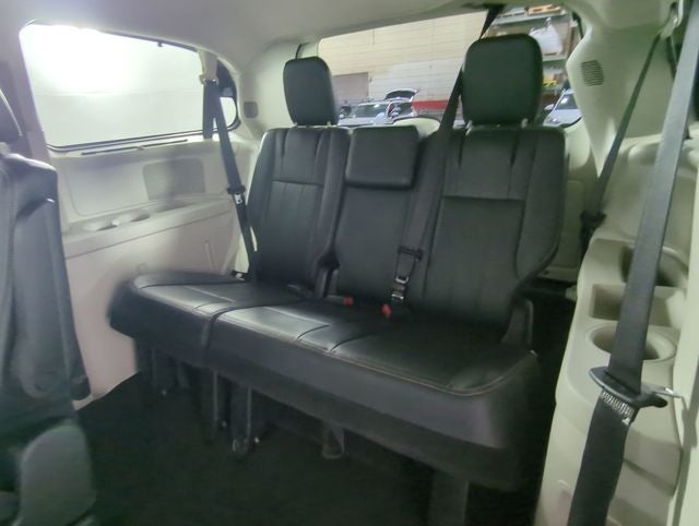 2016 Chrysler Town & Country Touring-L