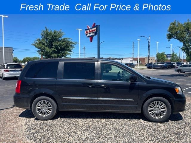 2016 Chrysler Town & Country Touring-L