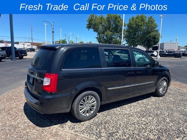 2016 Chrysler Town & Country Touring-L
