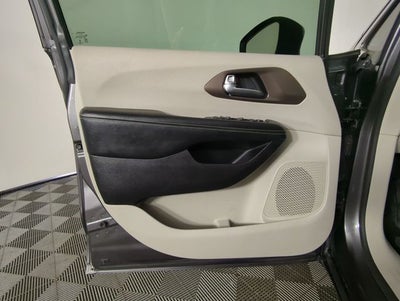 2021 Chrysler Voyager LXI