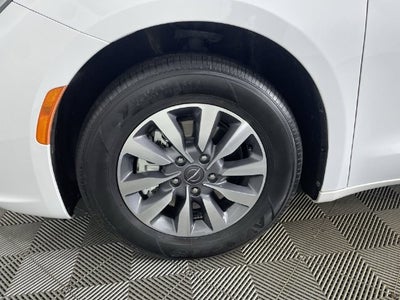 2024 Chrysler Pacifica Hybrid Select