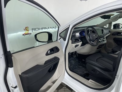 2024 Chrysler Pacifica Hybrid Select