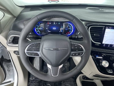 2024 Chrysler Pacifica Hybrid Select