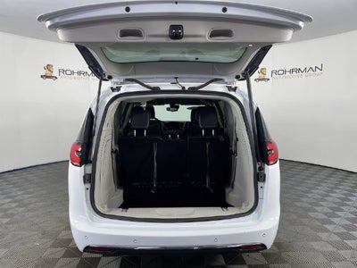 2024 Chrysler Pacifica Hybrid Select