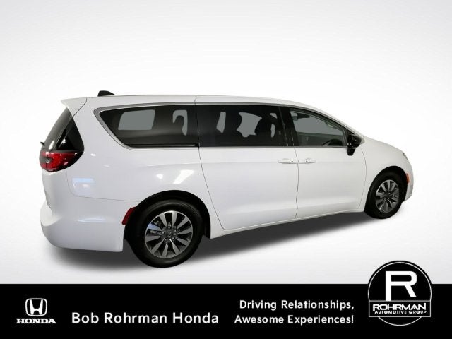 2024 Chrysler Pacifica Hybrid Select
