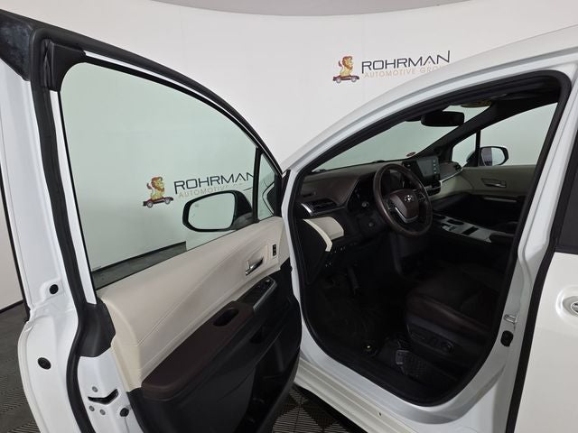2021 Toyota Sienna Platinum 7 Passenger