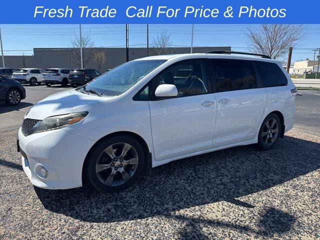 2016 Toyota Sienna SE 8 Passenger