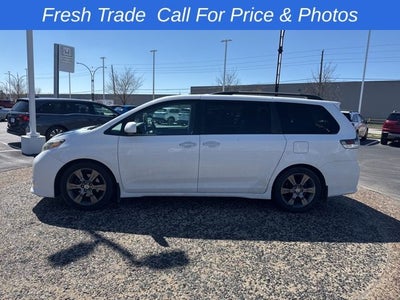 2016 Toyota Sienna SE 8 Passenger