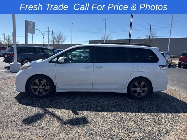2016 Toyota Sienna SE 8 Passenger