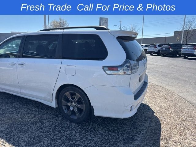2016 Toyota Sienna SE 8 Passenger