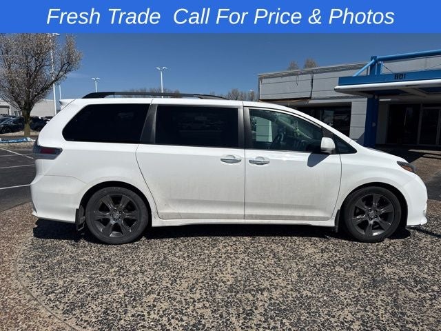2016 Toyota Sienna SE 8 Passenger