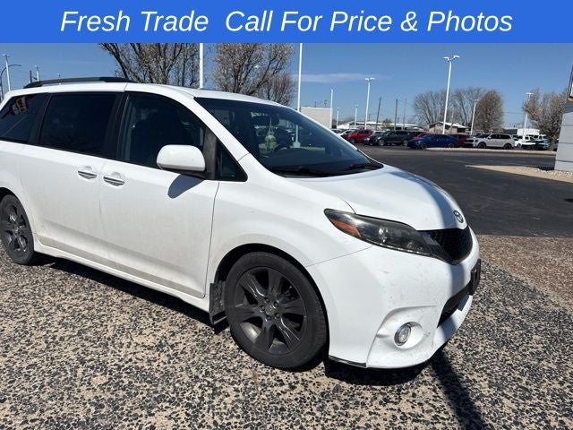 2016 Toyota Sienna SE 8 Passenger