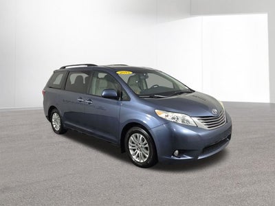 2015 Toyota Sienna XLE 8 Passenger