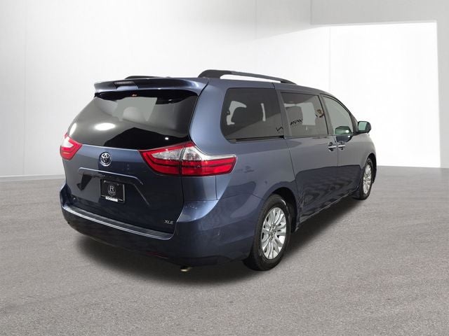 2015 Toyota Sienna XLE 8 Passenger