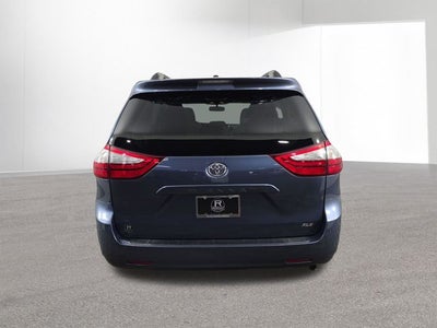 2015 Toyota Sienna XLE 8 Passenger