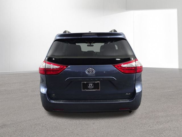 2015 Toyota Sienna XLE 8 Passenger
