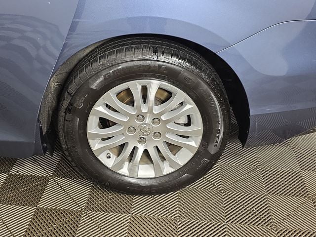 2015 Toyota Sienna XLE 8 Passenger