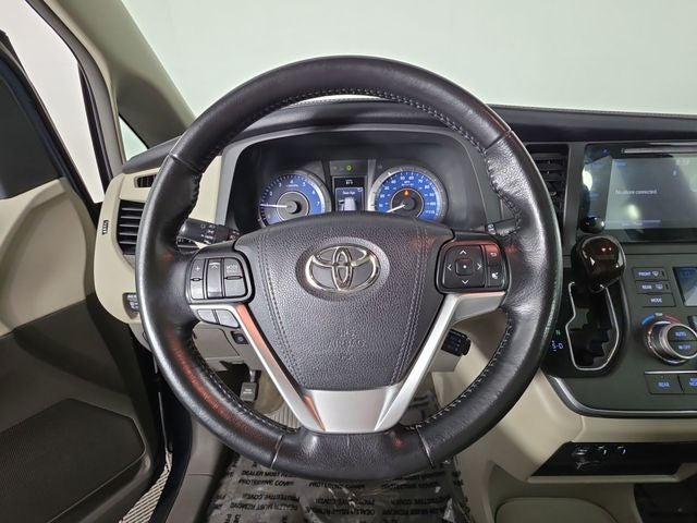 2015 Toyota Sienna XLE 8 Passenger