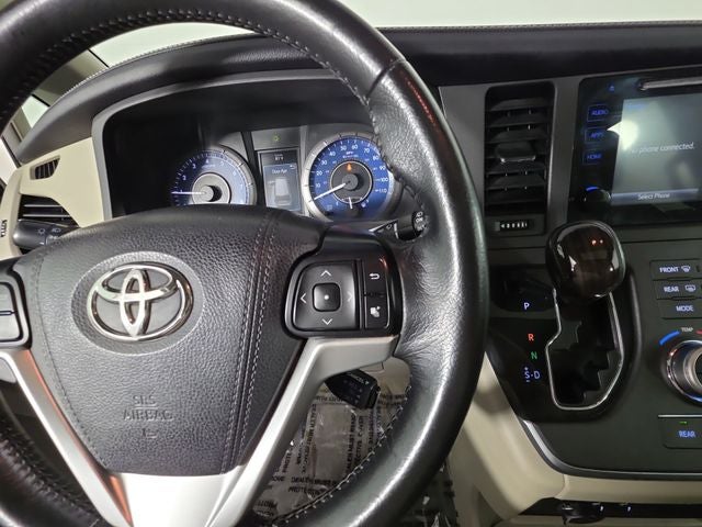 2015 Toyota Sienna XLE 8 Passenger