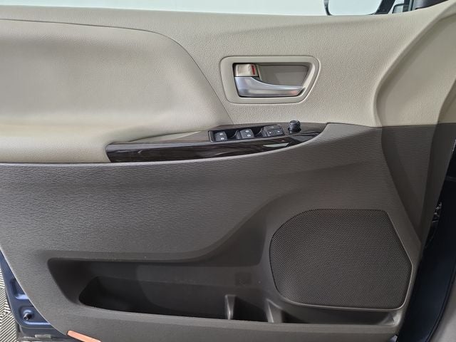 2015 Toyota Sienna XLE 8 Passenger