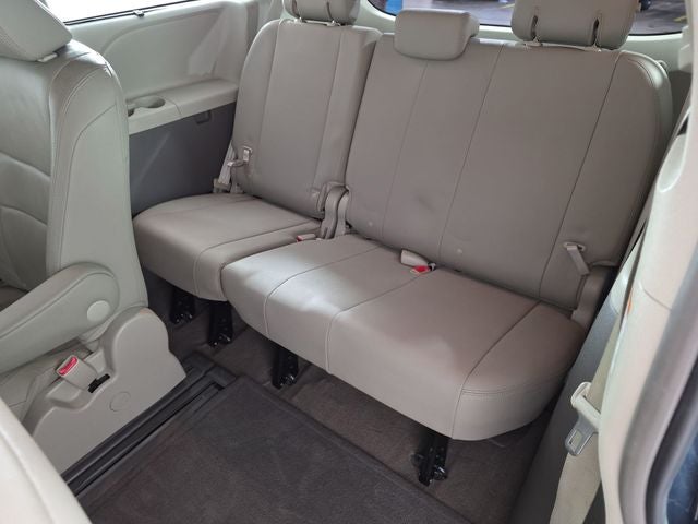 2015 Toyota Sienna XLE 8 Passenger