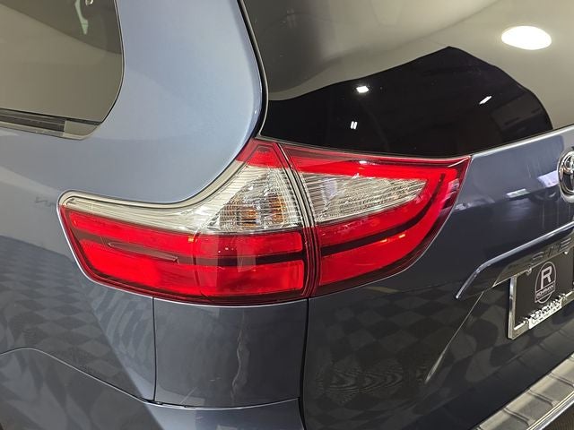 2015 Toyota Sienna XLE 8 Passenger