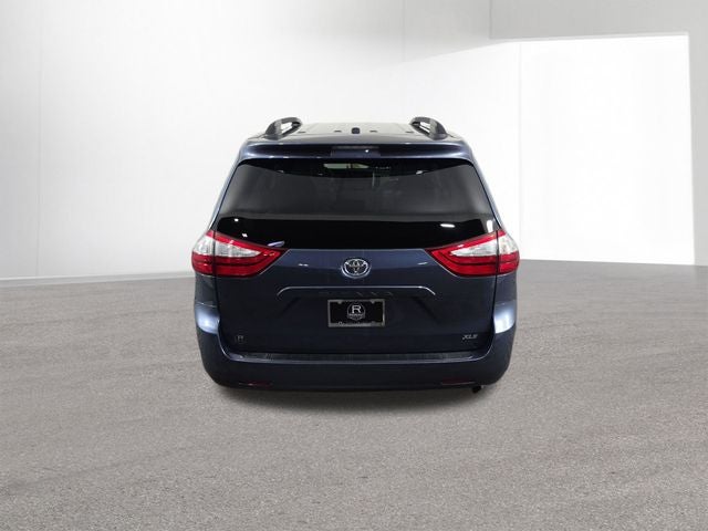 2015 Toyota Sienna XLE 8 Passenger
