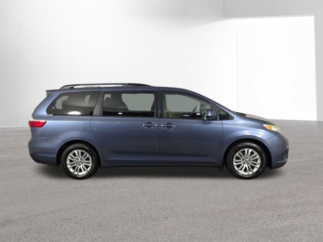 2015 Toyota Sienna XLE 8 Passenger