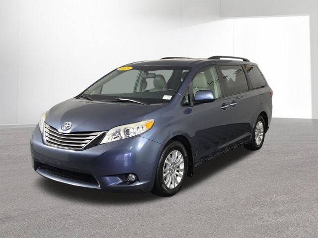 2015 Toyota Sienna XLE 8 Passenger