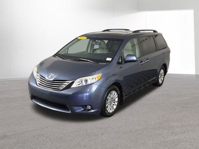 2015 Toyota Sienna XLE 8 Passenger