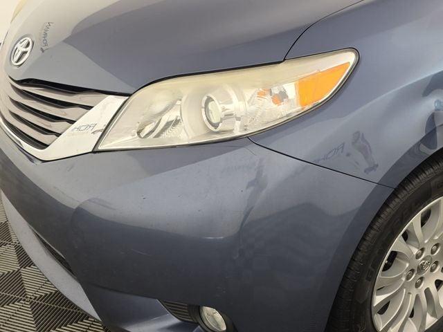 2015 Toyota Sienna XLE 8 Passenger