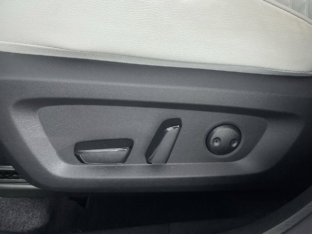 2025 Mitsubishi Outlander PHEV SEL